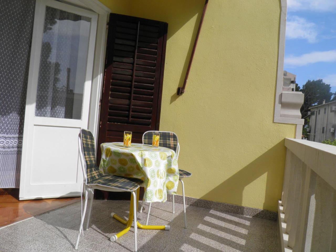 Apartments Angela - With Beautiful Courtyard Brela Exterior photo