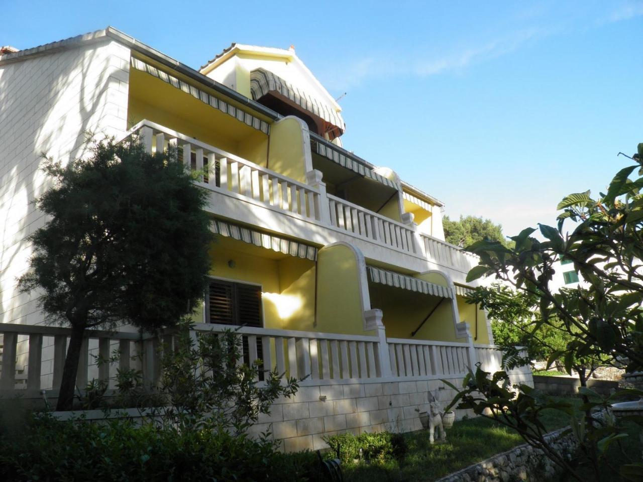 Apartments Angela - With Beautiful Courtyard Brela Exterior photo